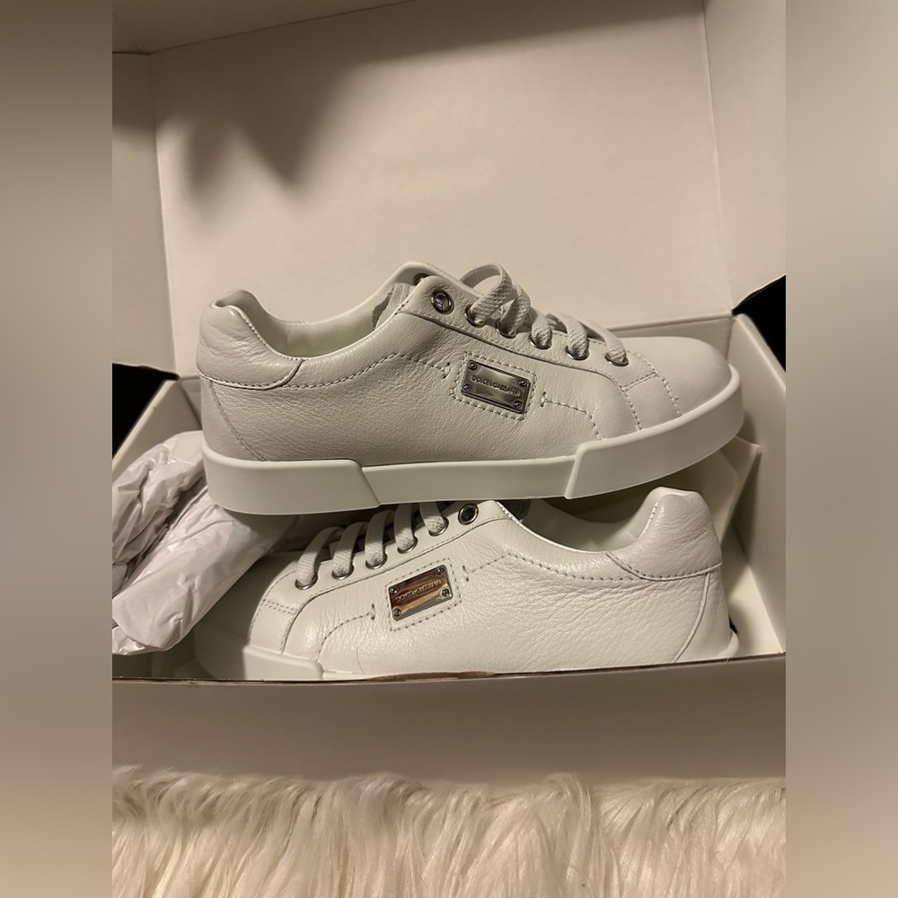 Dolce and Gabbana kids white sneakers. Size 33, US size 1.5 Brand new!